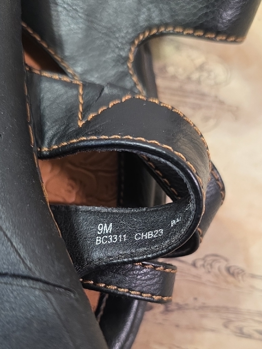 Born b.o.c. Black Leather Slide Sandals with Tan Embossed Footbed 9 - Picture 4 of 4